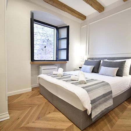 Palace M Sibenik Luaran gambar