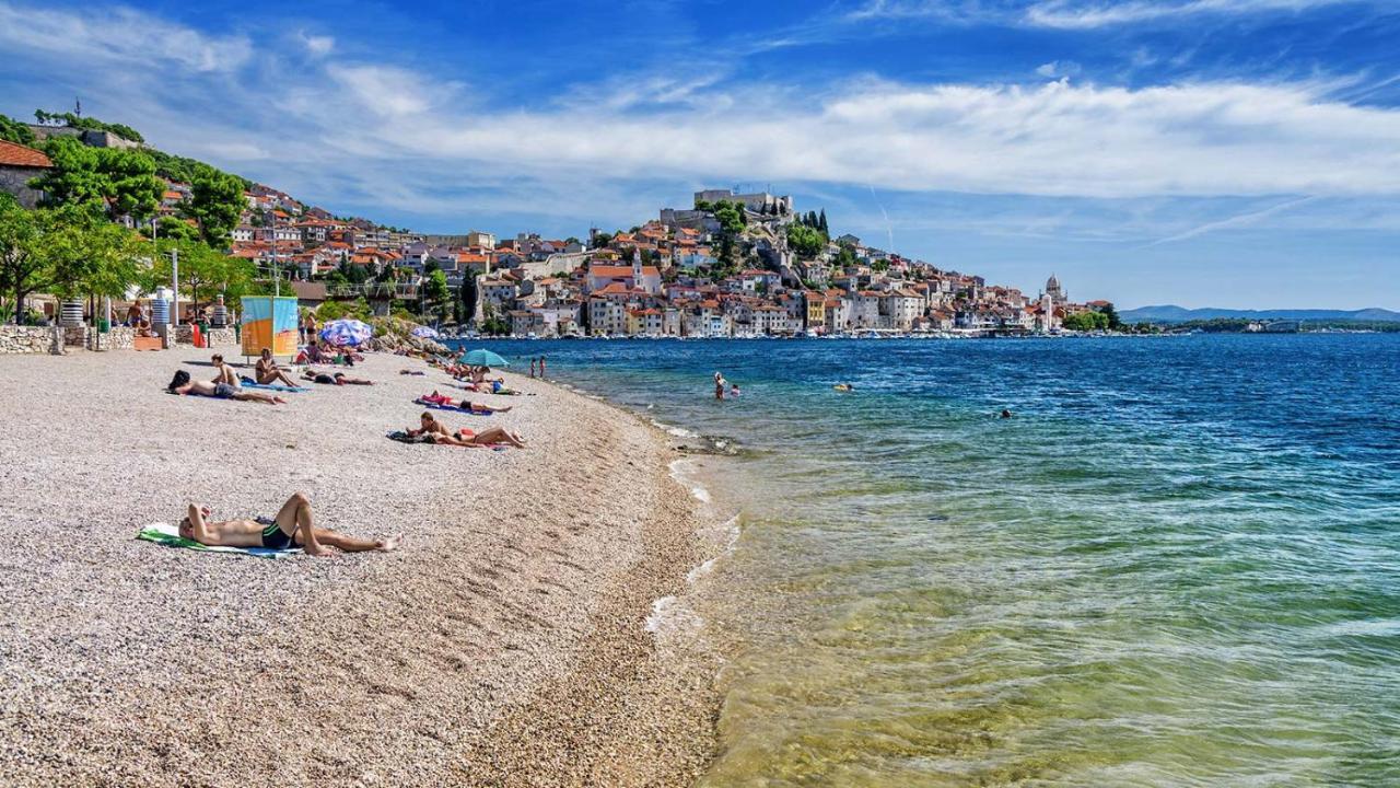 Palace M Sibenik Luaran gambar